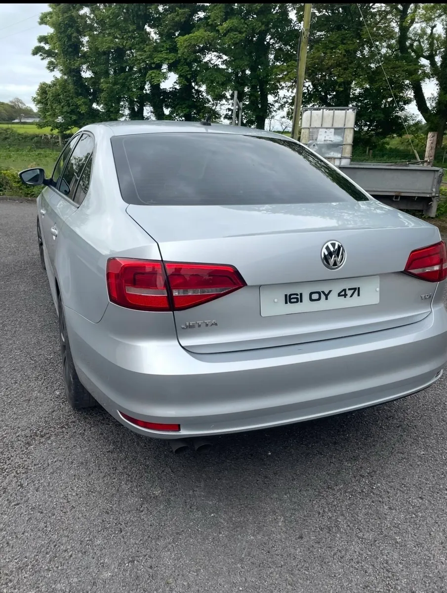 Volkswagen Jetta 2016 - Image 2