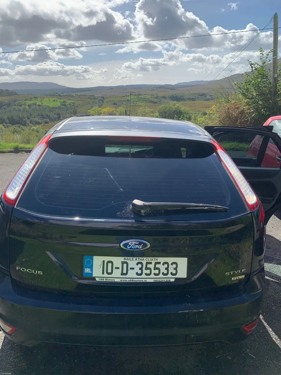 Ford Focus 2010 - Image 2