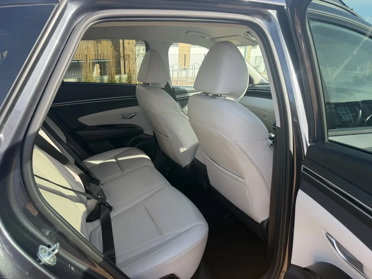 221 Hyundai Tucson Executive - Image 3
