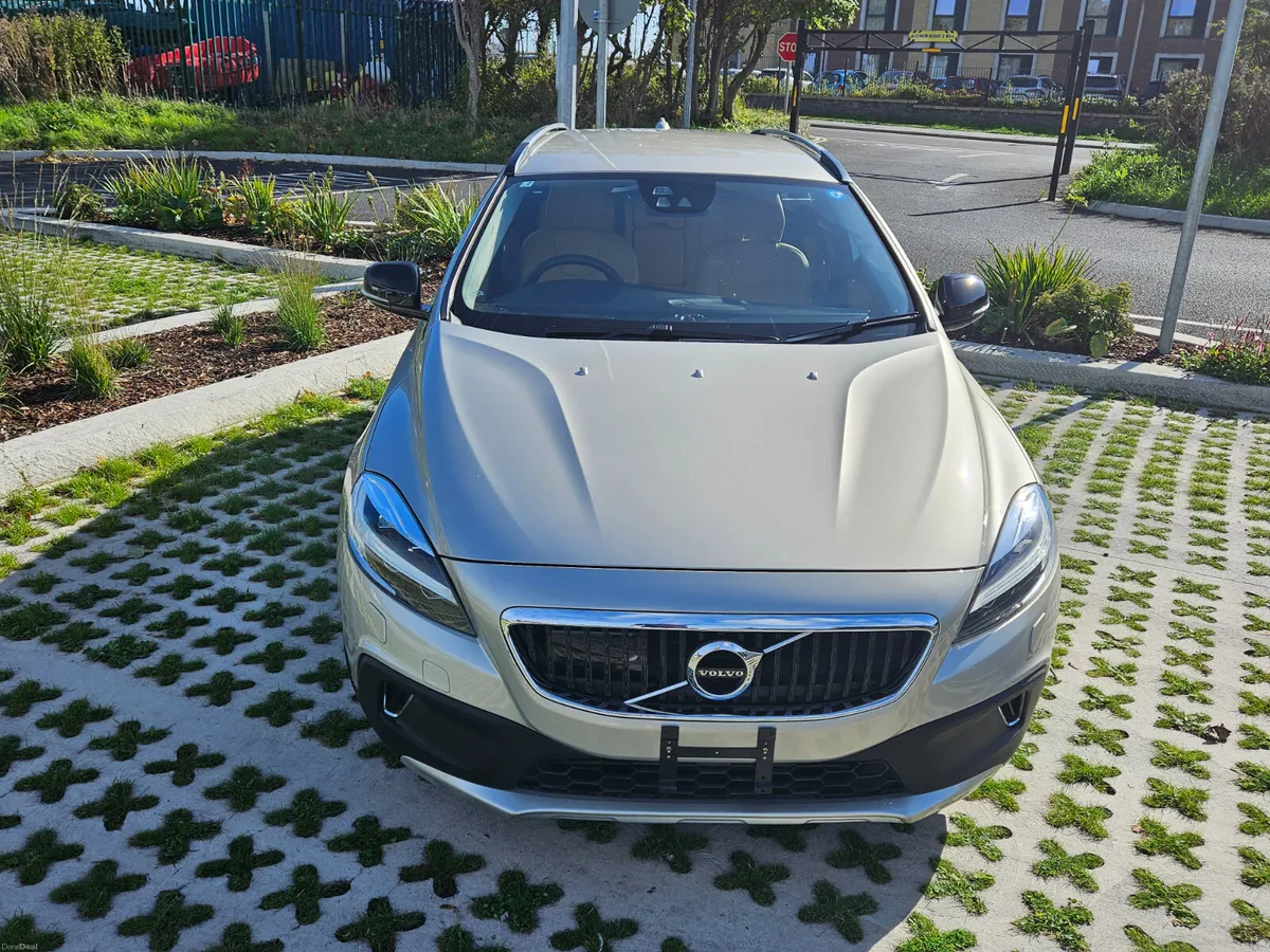 2016 VOLVO  V40 2.0 DIESEL CROSS COUNTRY AUTO - Image 4