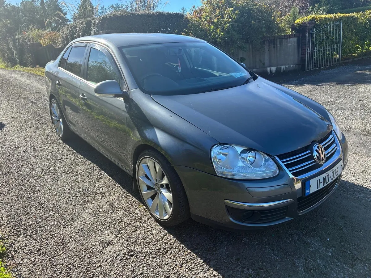 Volkswagen Jetta 2011 - Image 2