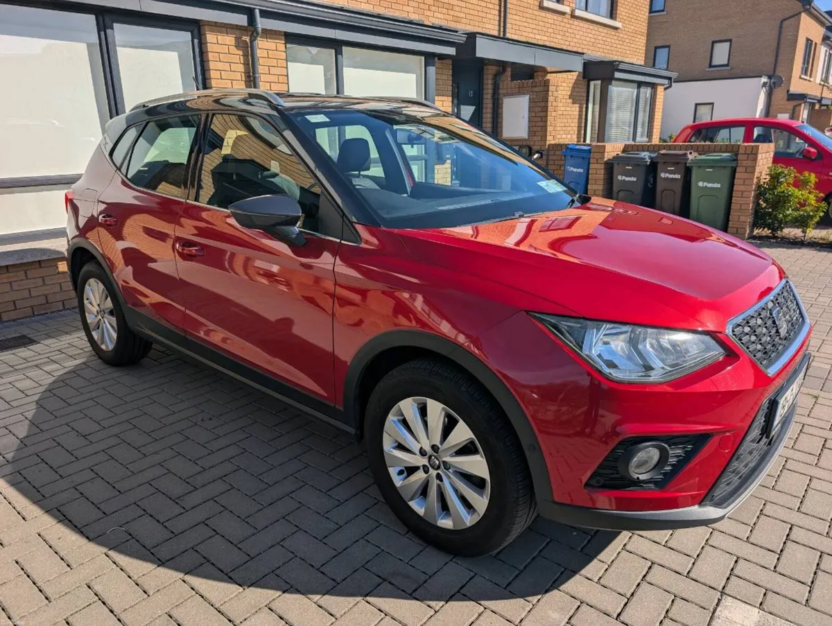 A SEAT ARONA mini SUV - Image 1