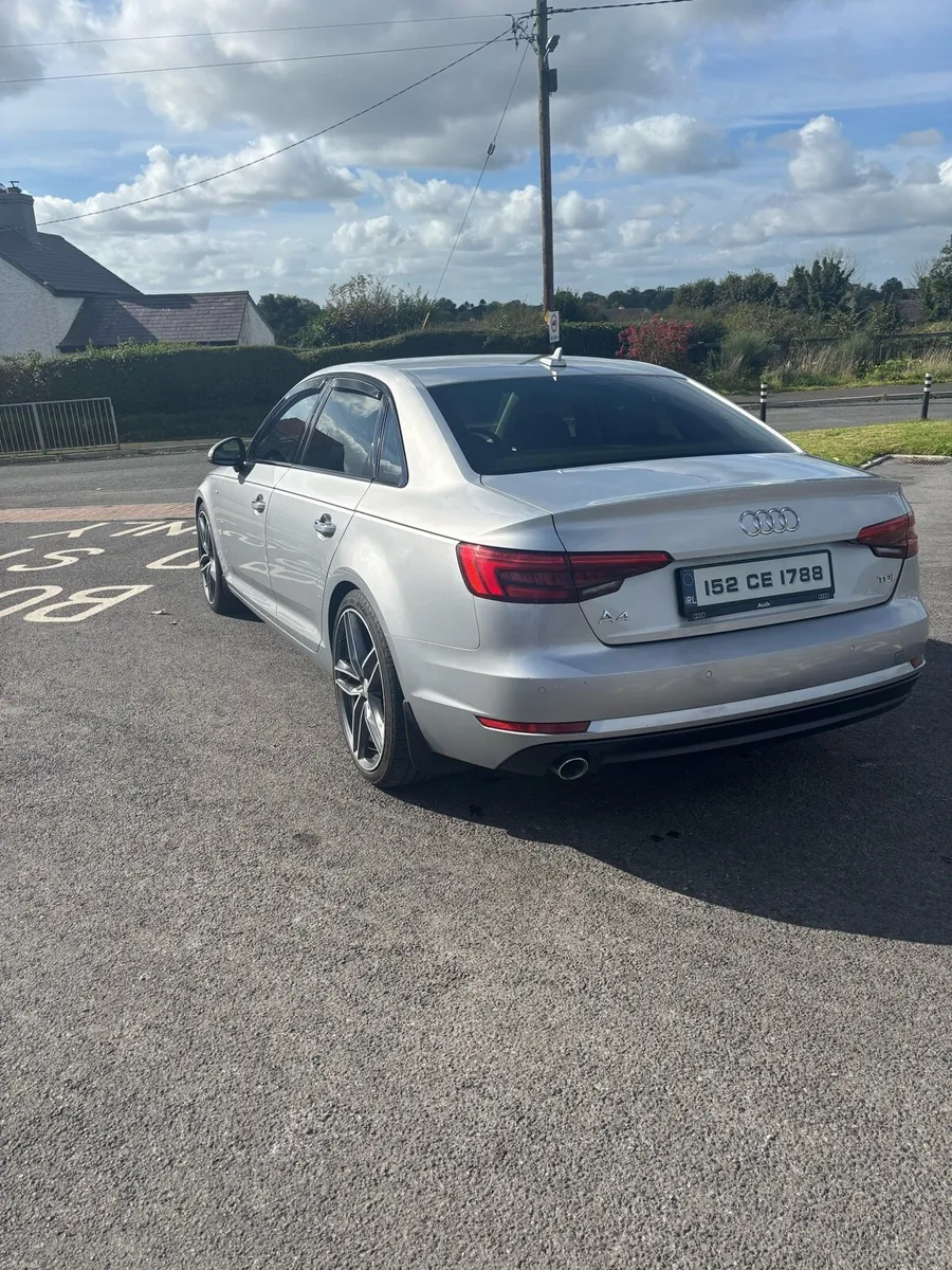 Audi A4  2015 B9 - Image 2