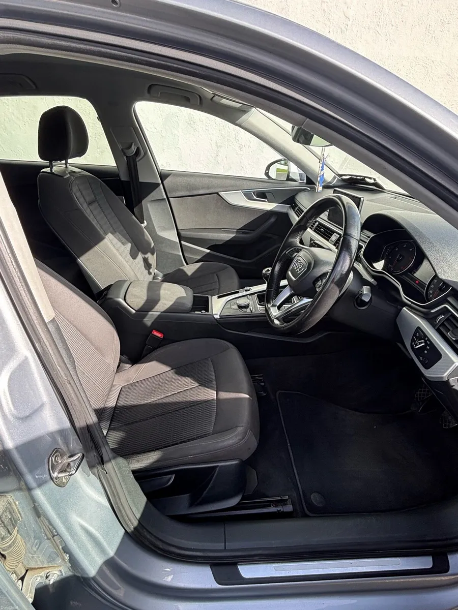 Audi A4  2015 B9 - Image 6