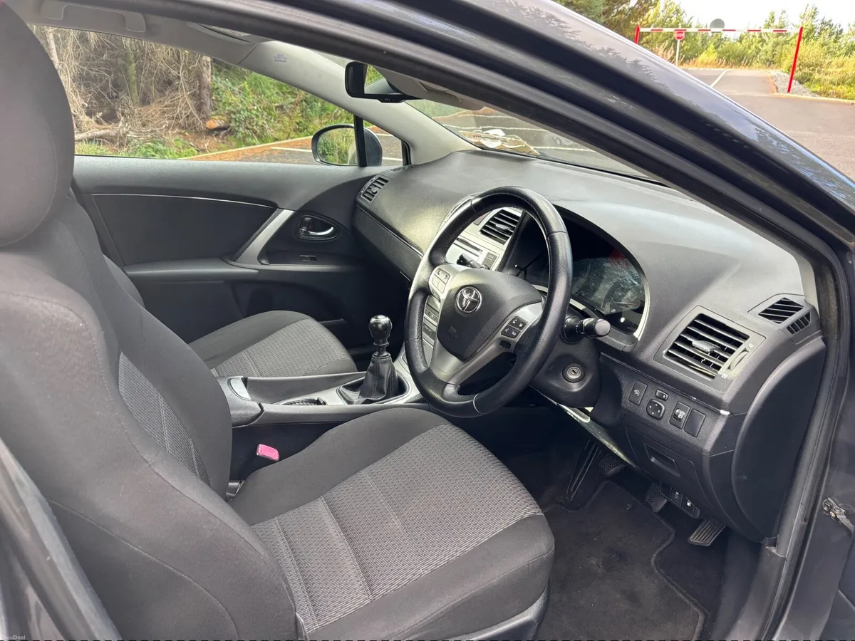 Toyota Avensis 2014 - Image 4