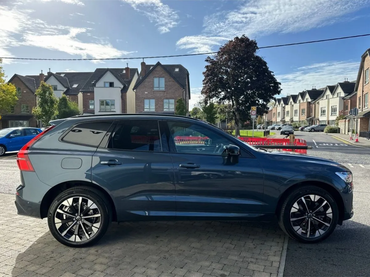 Volvo XC60 XC60 T6 Plus Dark AWD PHEV--0.95% APR F - Image 4