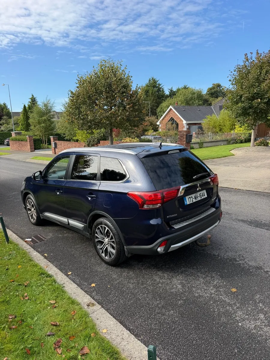 2017 Mitsubishi Outlander 4WD |NCT 7/27 & Tax 5/27 - Image 3