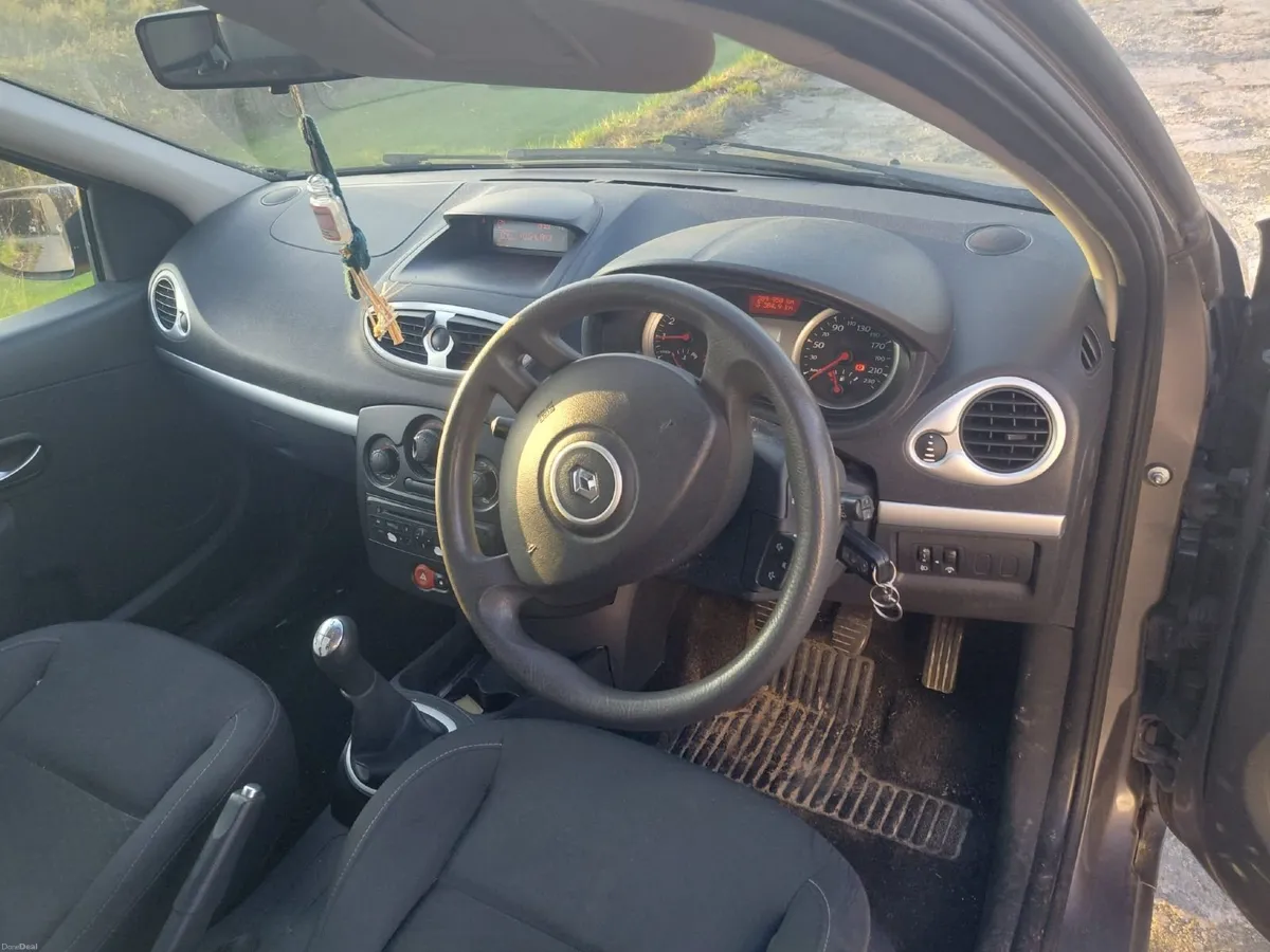 Renault Clio 2010 - Image 5
