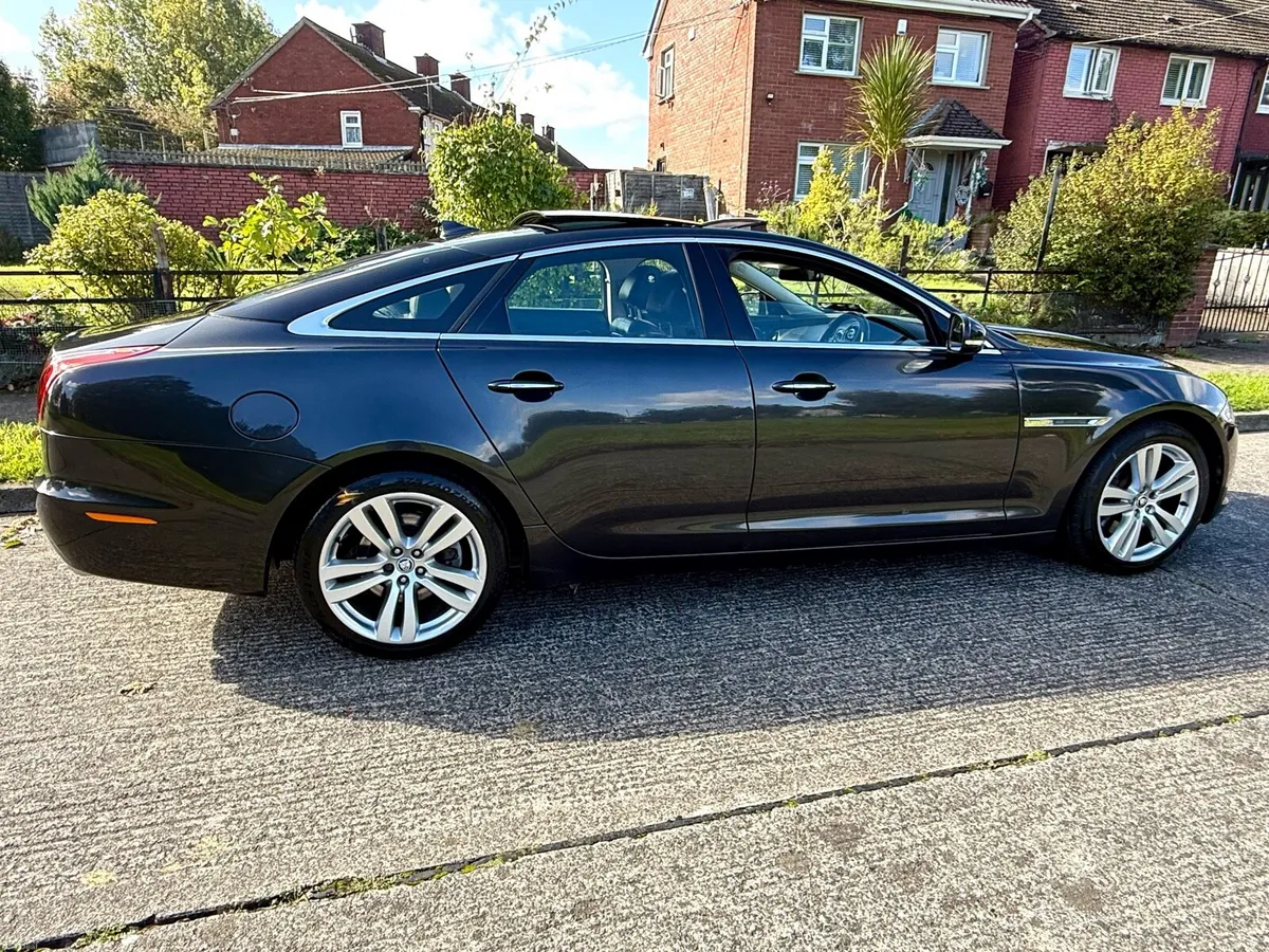 13 Jaguar XJ Top Spec 3.0 D 275HP - Image 6
