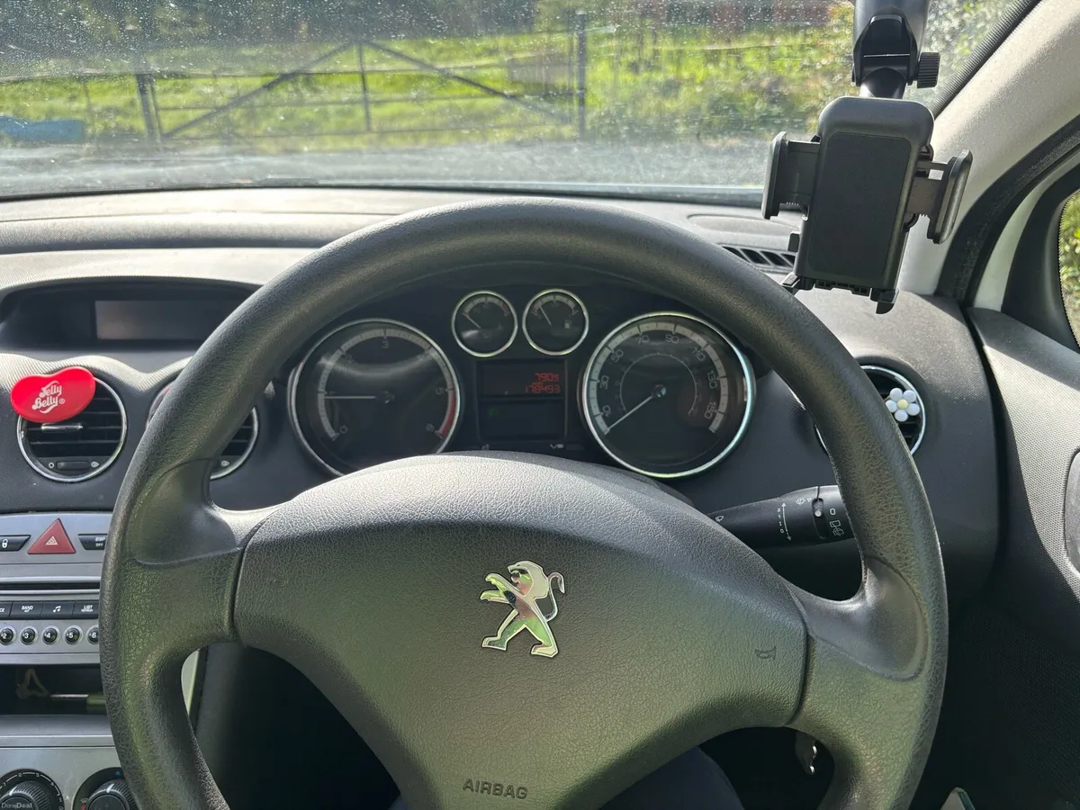 Peugeot 308 - Image 4