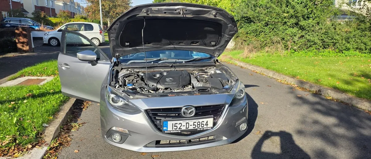 2015 Mazda 3 Platinum Edition 2.2 Saloon - Image 4