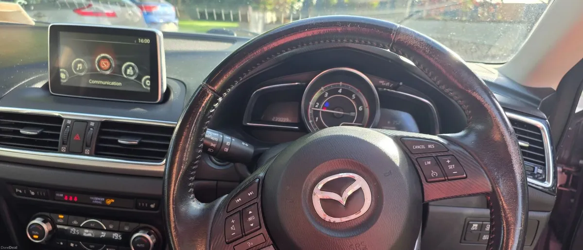2015 Mazda 3 Platinum Edition 2.2 Saloon - Image 5