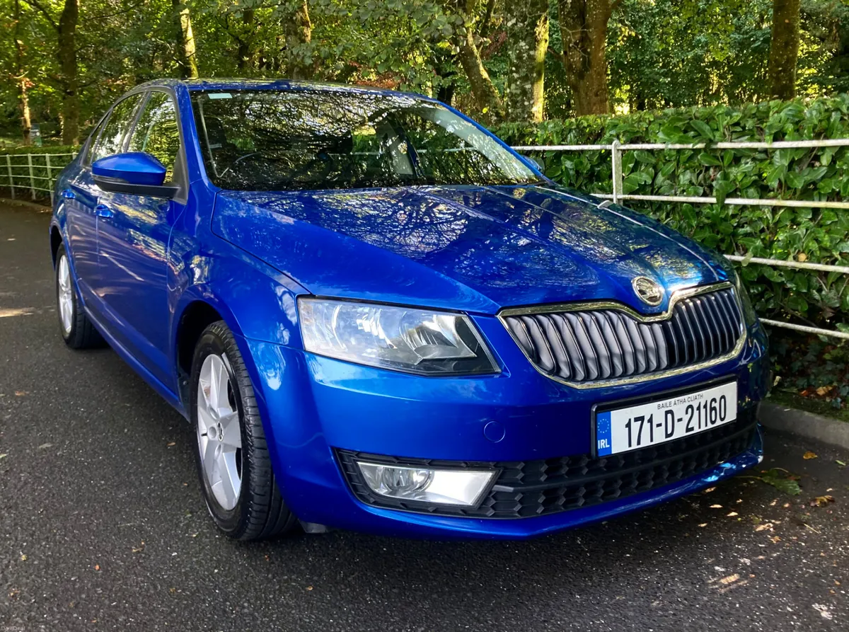 Skoda Octavia 1.6TDI DSG Automatic Deluxe Edition - Image 2