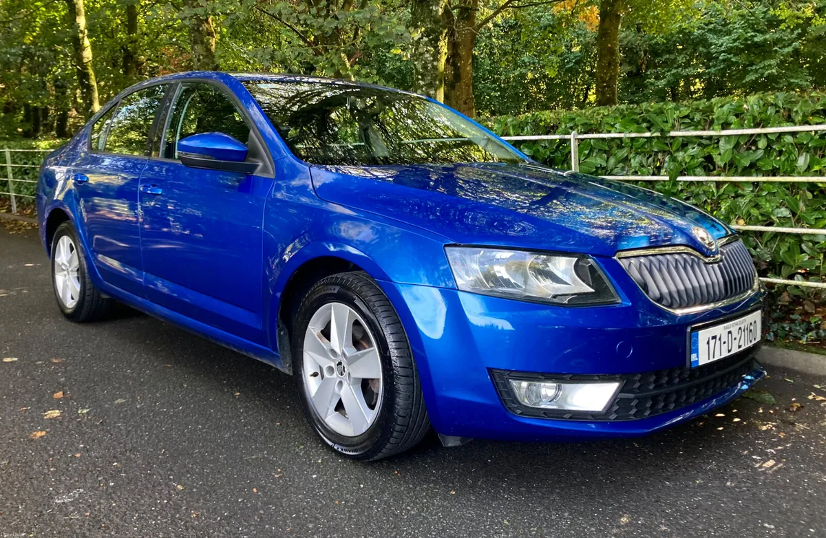 Skoda Octavia 1.6TDI DSG Automatic Deluxe Edition - Image 3
