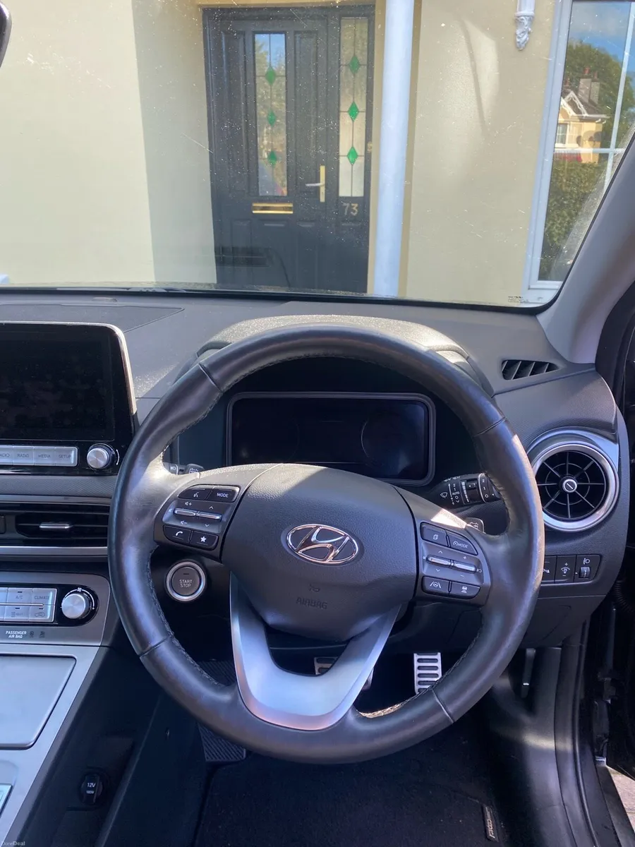 2022 Hyundai Kona Electric 64KWh - Black - Image 2