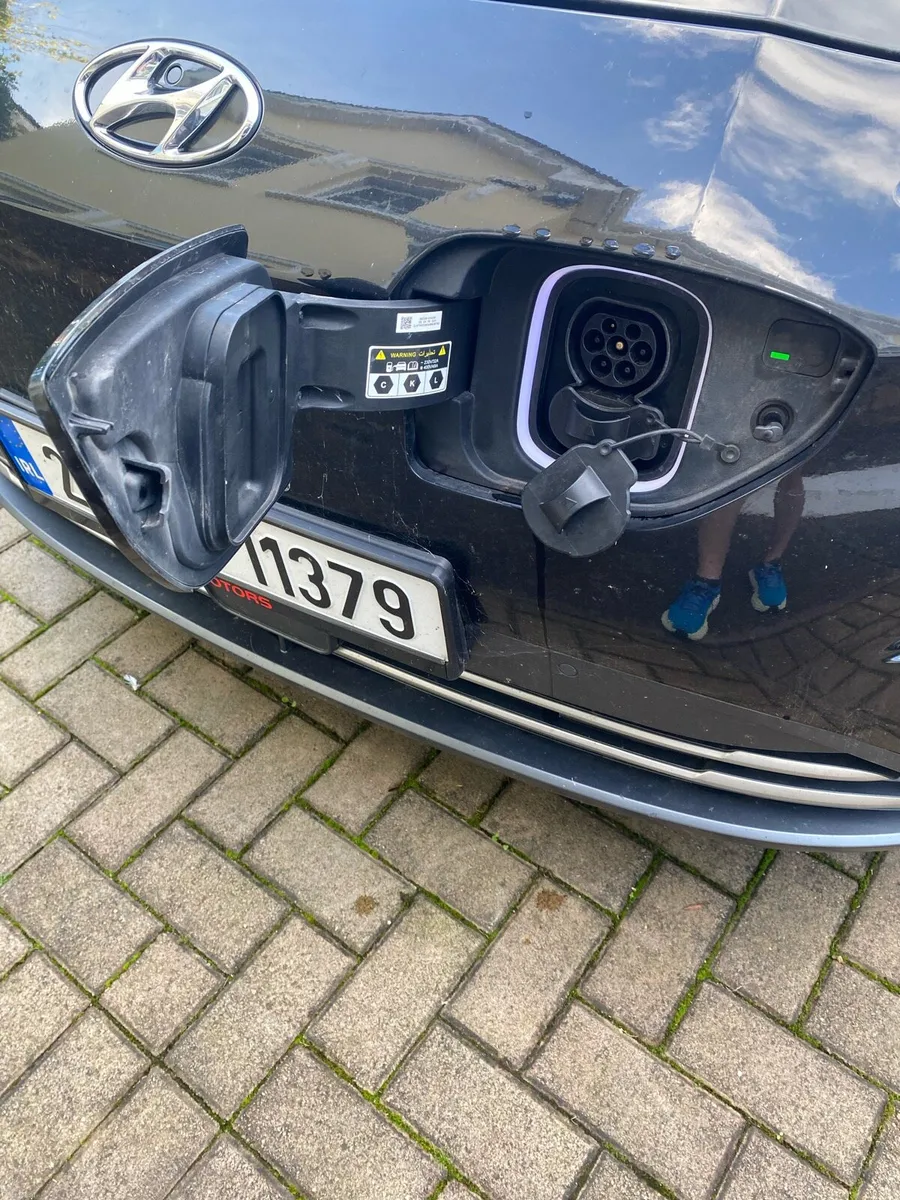 2022 Hyundai Kona Electric 64KWh - Black - Image 3