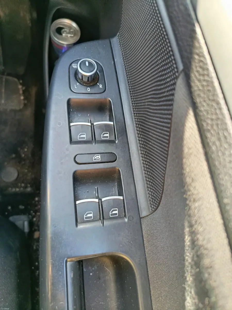 Volkswagen Golf 2011 - Image 5