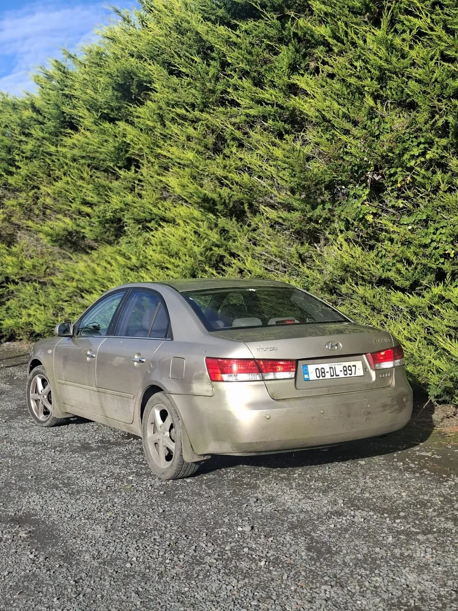 Hyundai Santa - Image 2