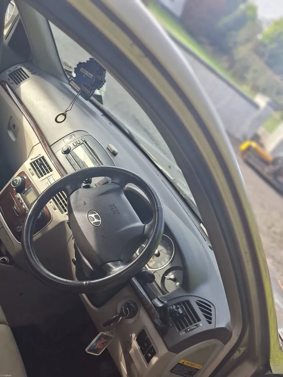 Hyundai Santa - Image 4