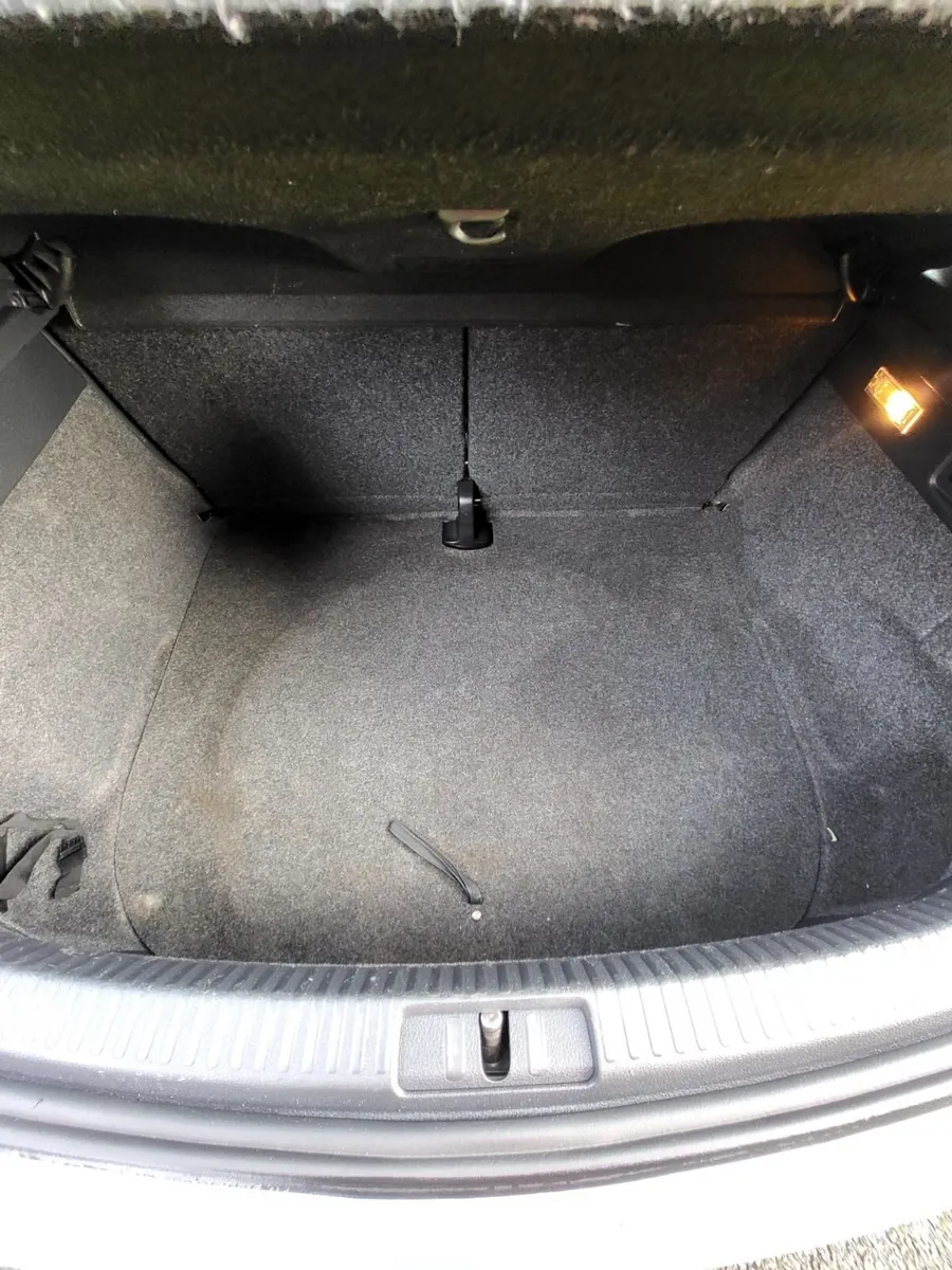 Volkswagen Scirocco 2011 - Image 5