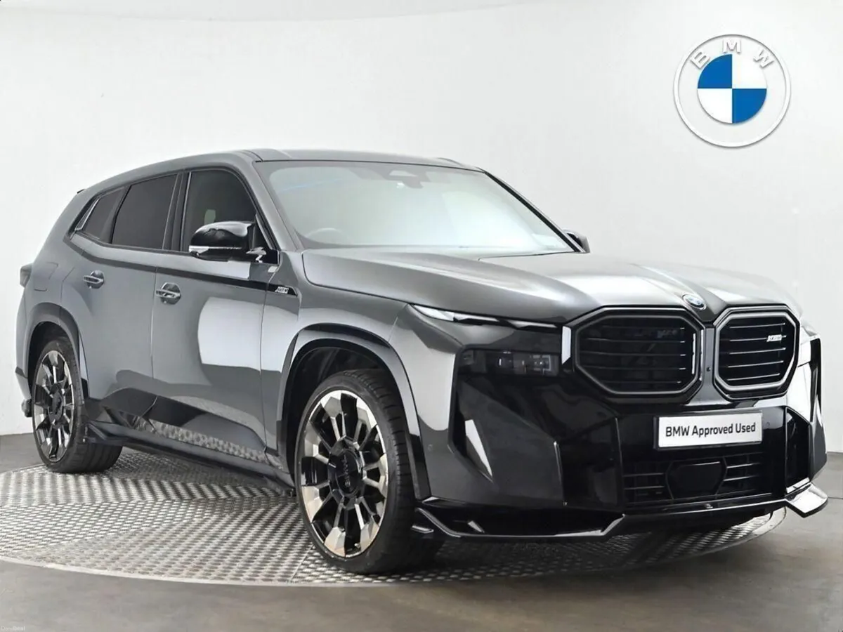 BMW XM 50e - Image 1