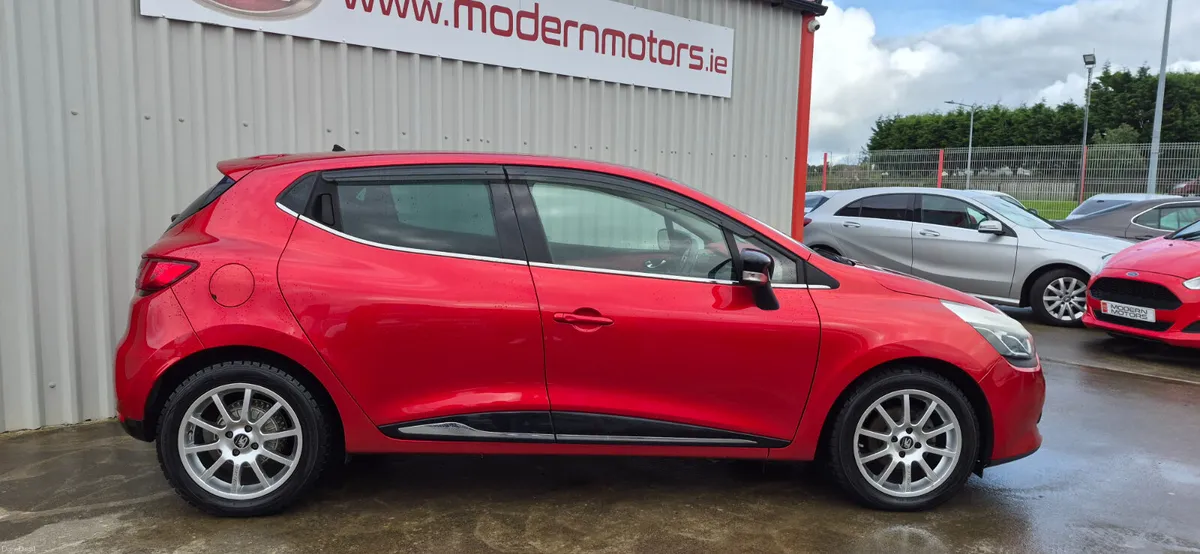 Renault Clio automatic 1.2 petrol 5dr low kms - Image 5