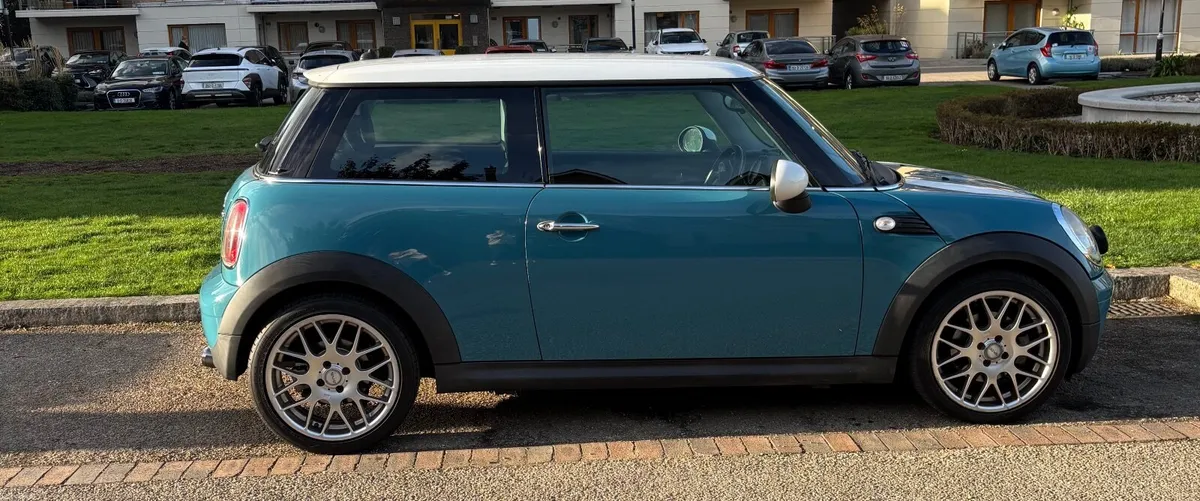 Mini Cooper 2009 - Image 2