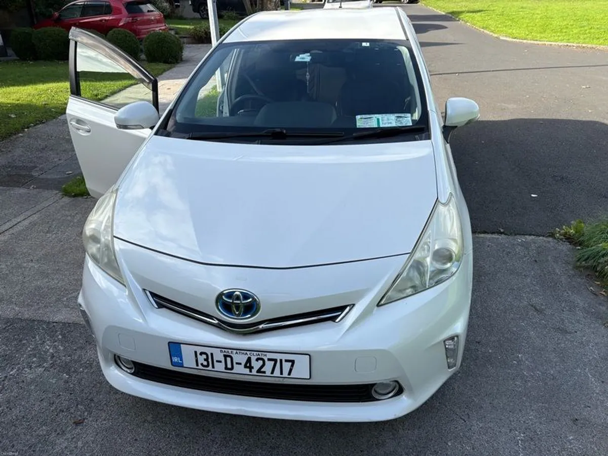 2013 Toyota Prius alfa 7 seater first owner - Image 5