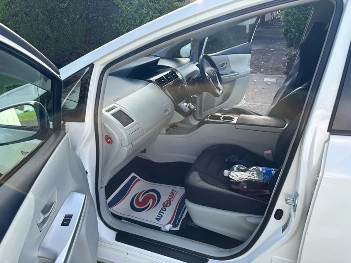 2013 Toyota Prius alfa 7 seater first owner - Image 3