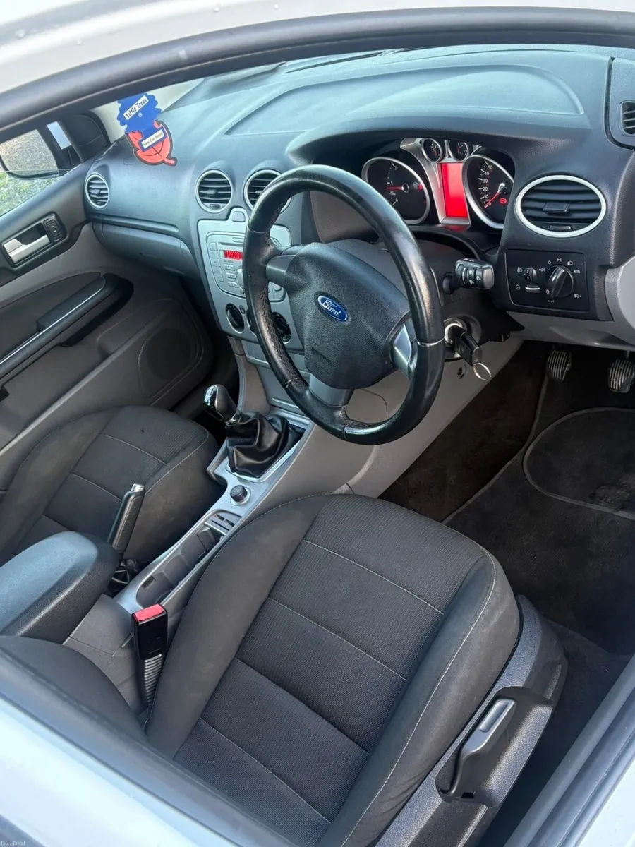 Ford Focus 2011 - Image 4