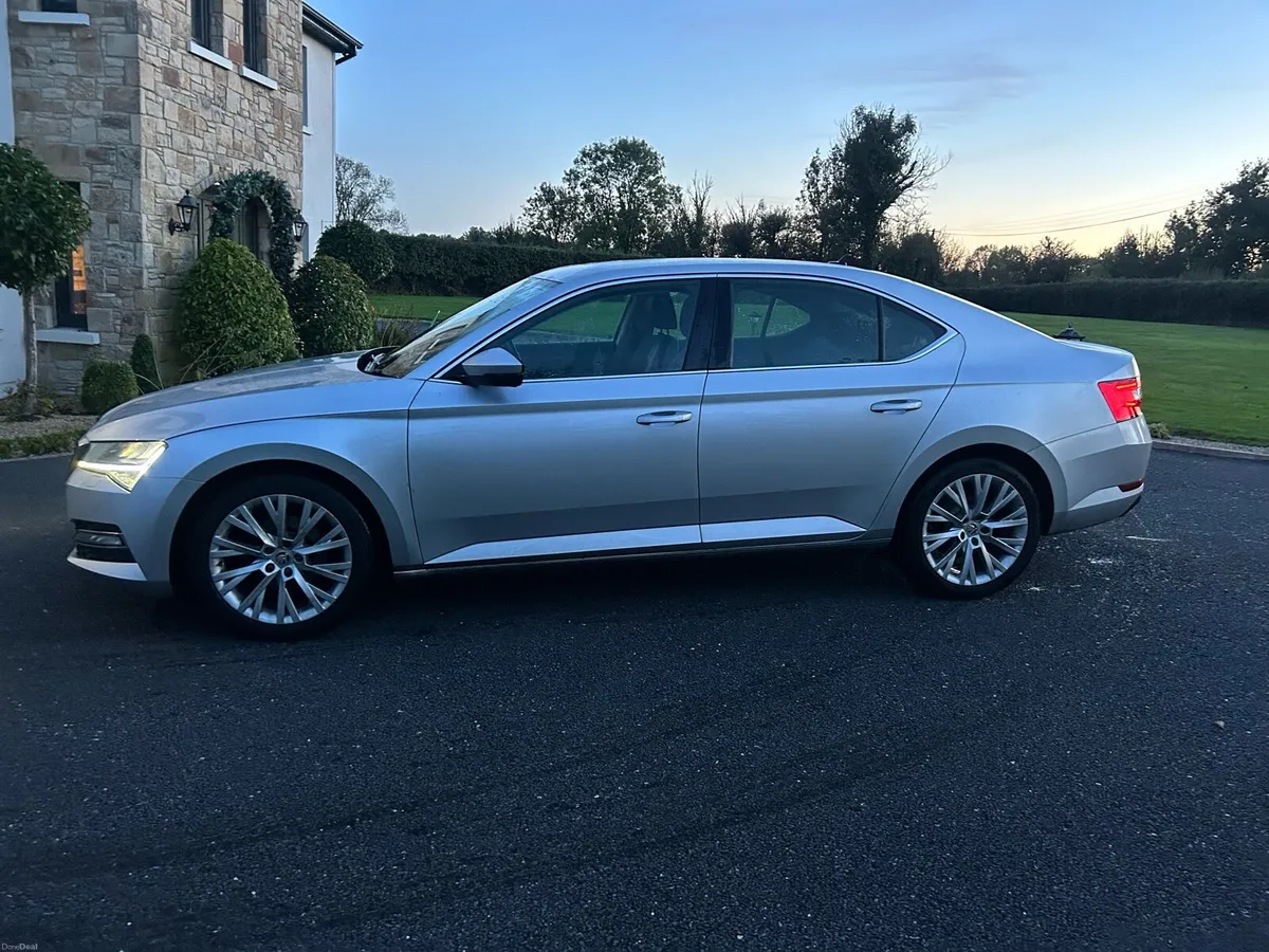 2022 Skoda superb - Image 3