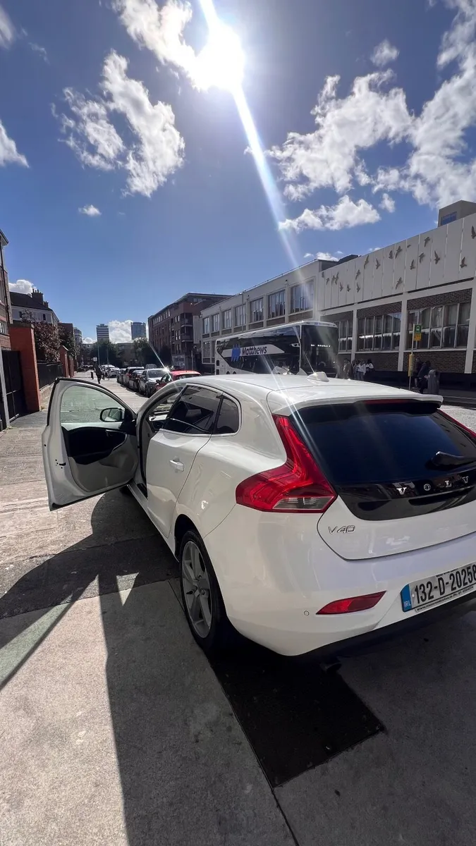 Volvo V40 2013 - Image 1