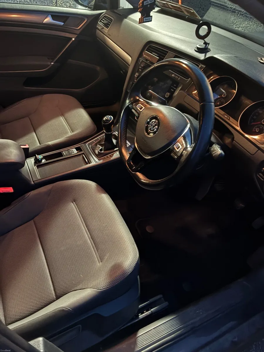 Volkswagen Golf 2017 - Image 2