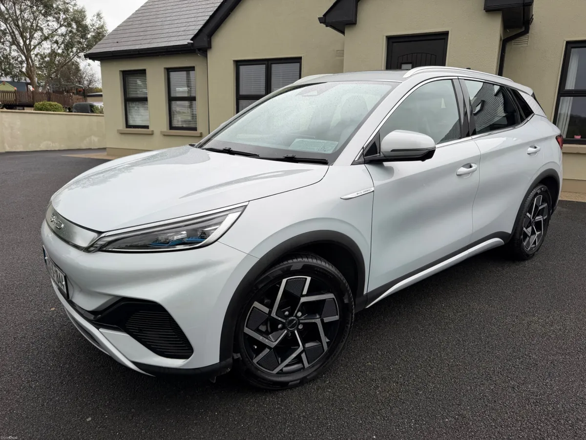 2023 (232) BYD ATTO 3 Design 60Kw 204hp Electric - Image 2