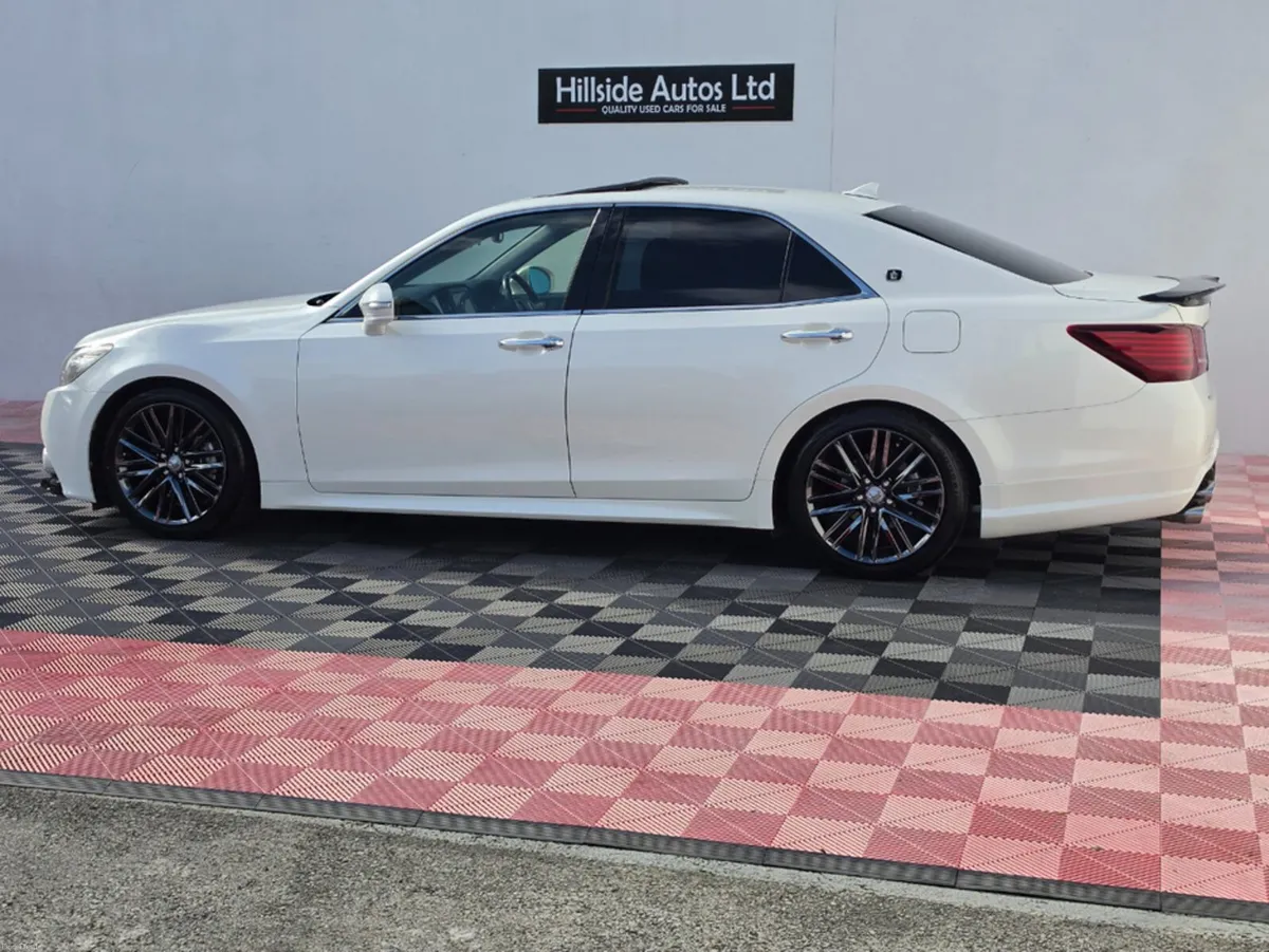 Toyota Crown ATHLETE TOMS KIT 2.5 PETROL HYBRID - Image 5