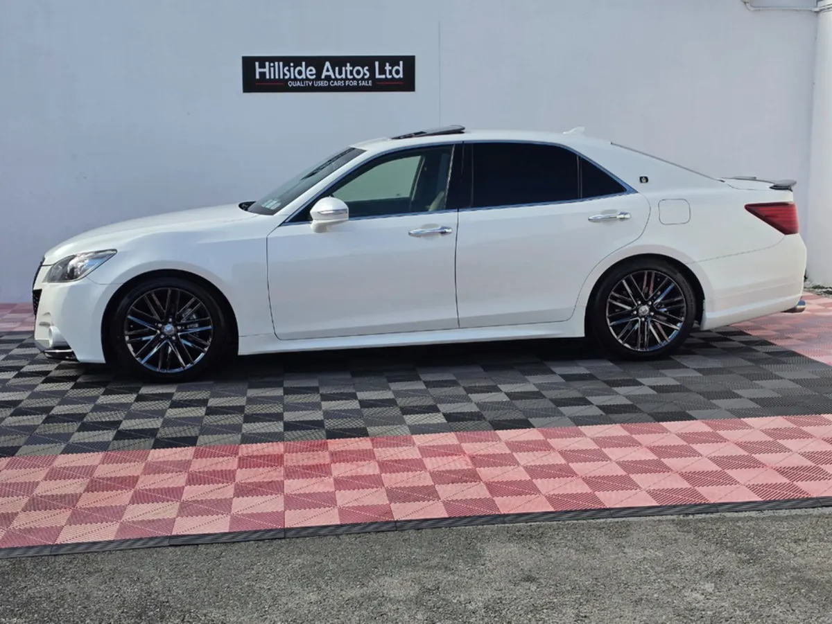 Toyota Crown ATHLETE TOMS KIT 2.5 PETROL HYBRID - Image 4