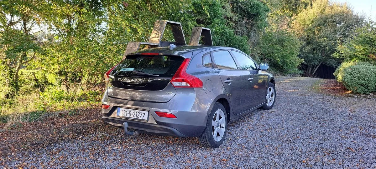 Volvo V40 2013 - Image 2