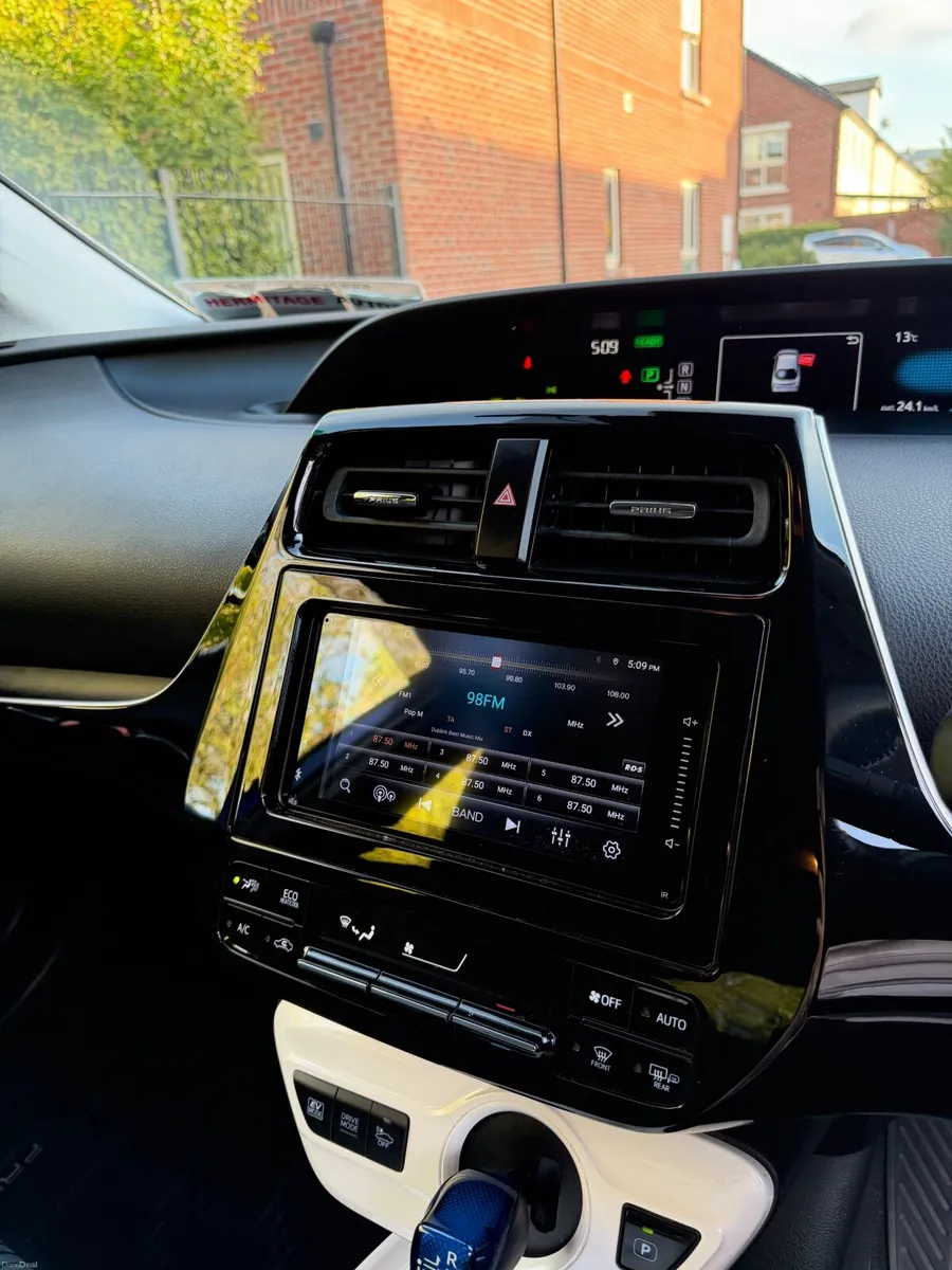 Toyota Prius 2017 - Image 5