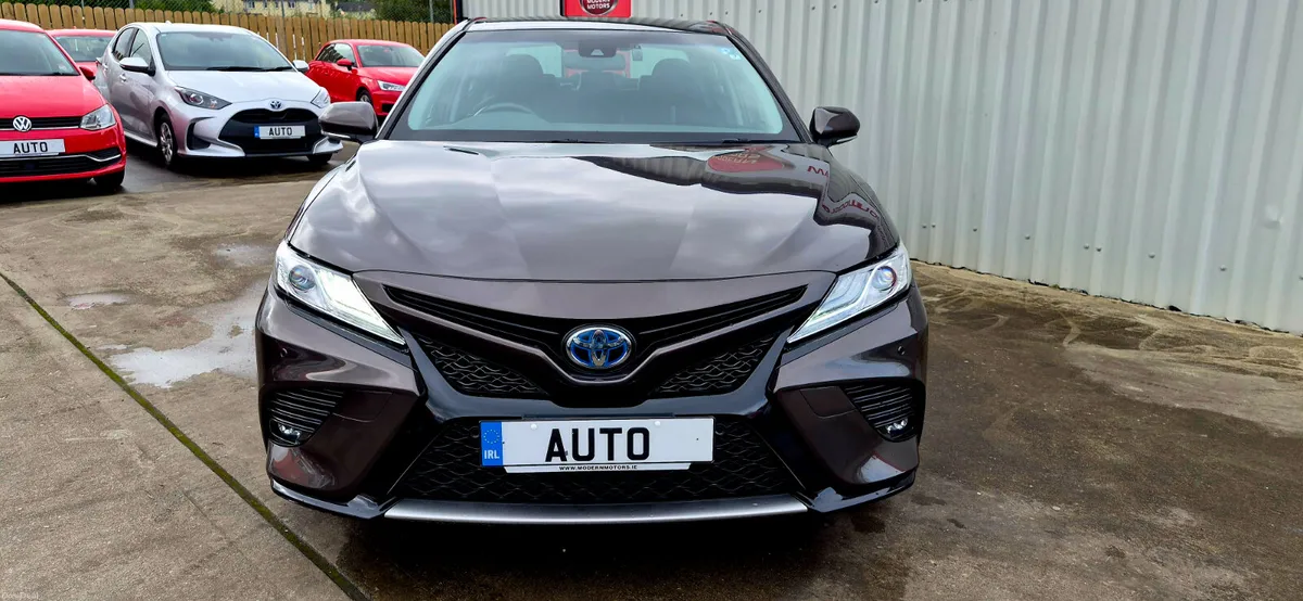 toyota camry hybrid/petrol auto new model low kms - Image 5