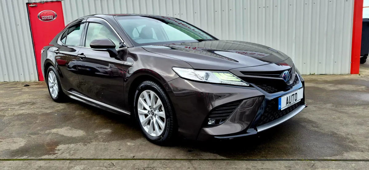 toyota camry hybrid/petrol auto new model low kms - Image 4