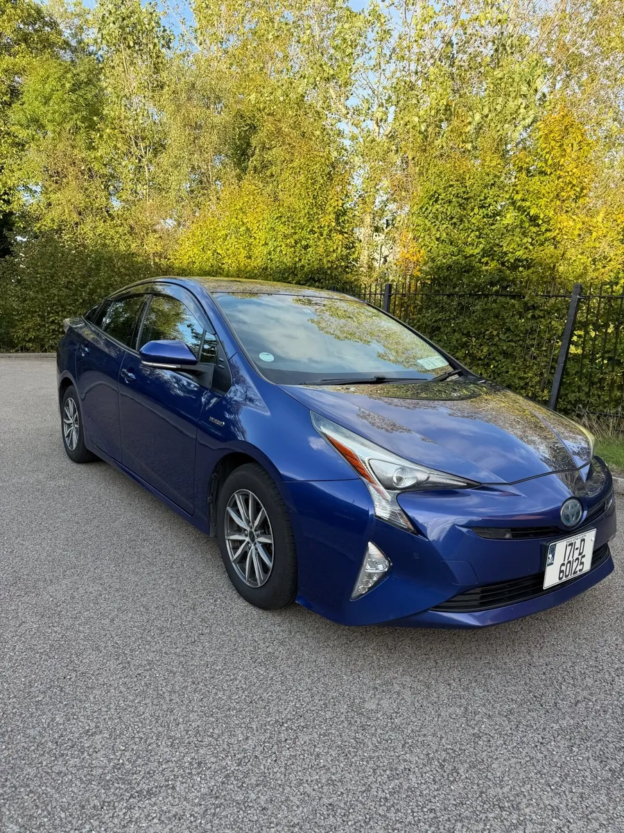 Toyota Prius 2017 - Image 1