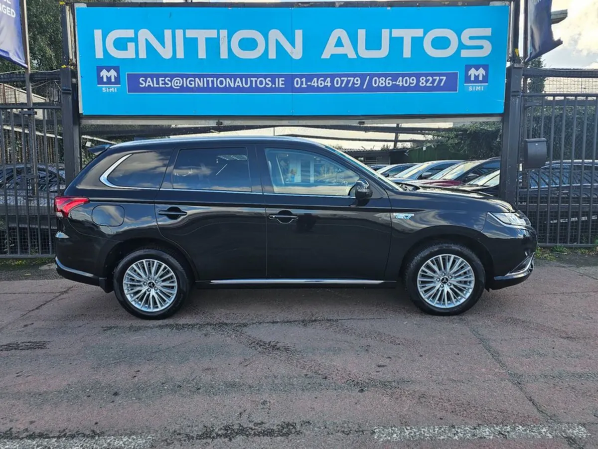 Mitsubishi Outlander PLUG IN HYBRID, INTENSE MODEL - Image 2