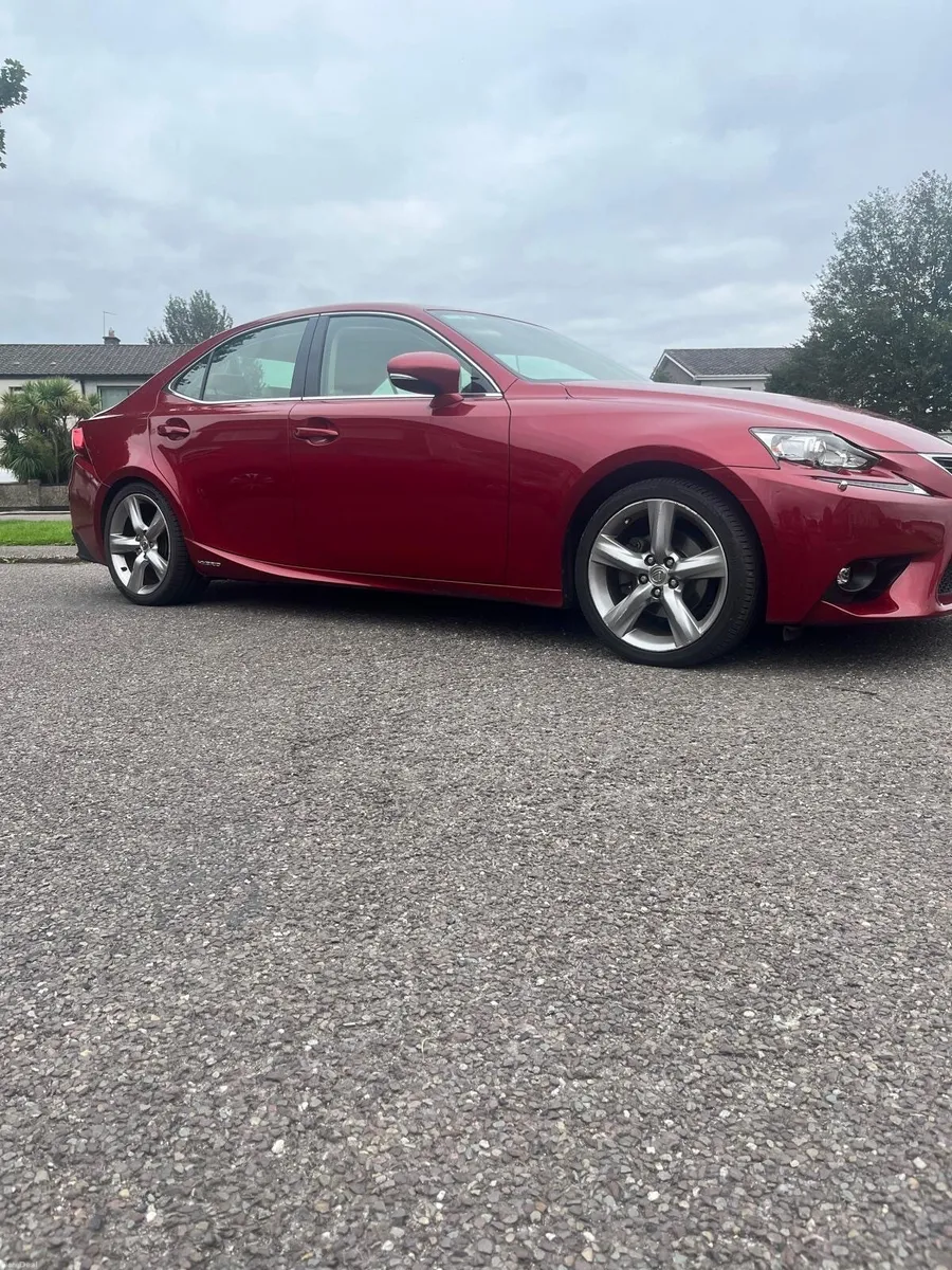 Lexus IS 2016 - Image 1