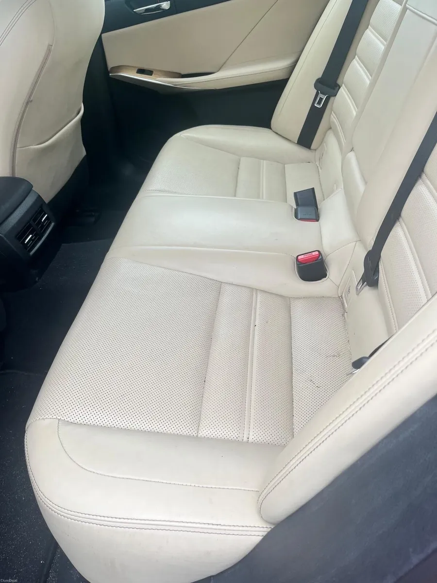 Lexus IS 2016 - Image 5