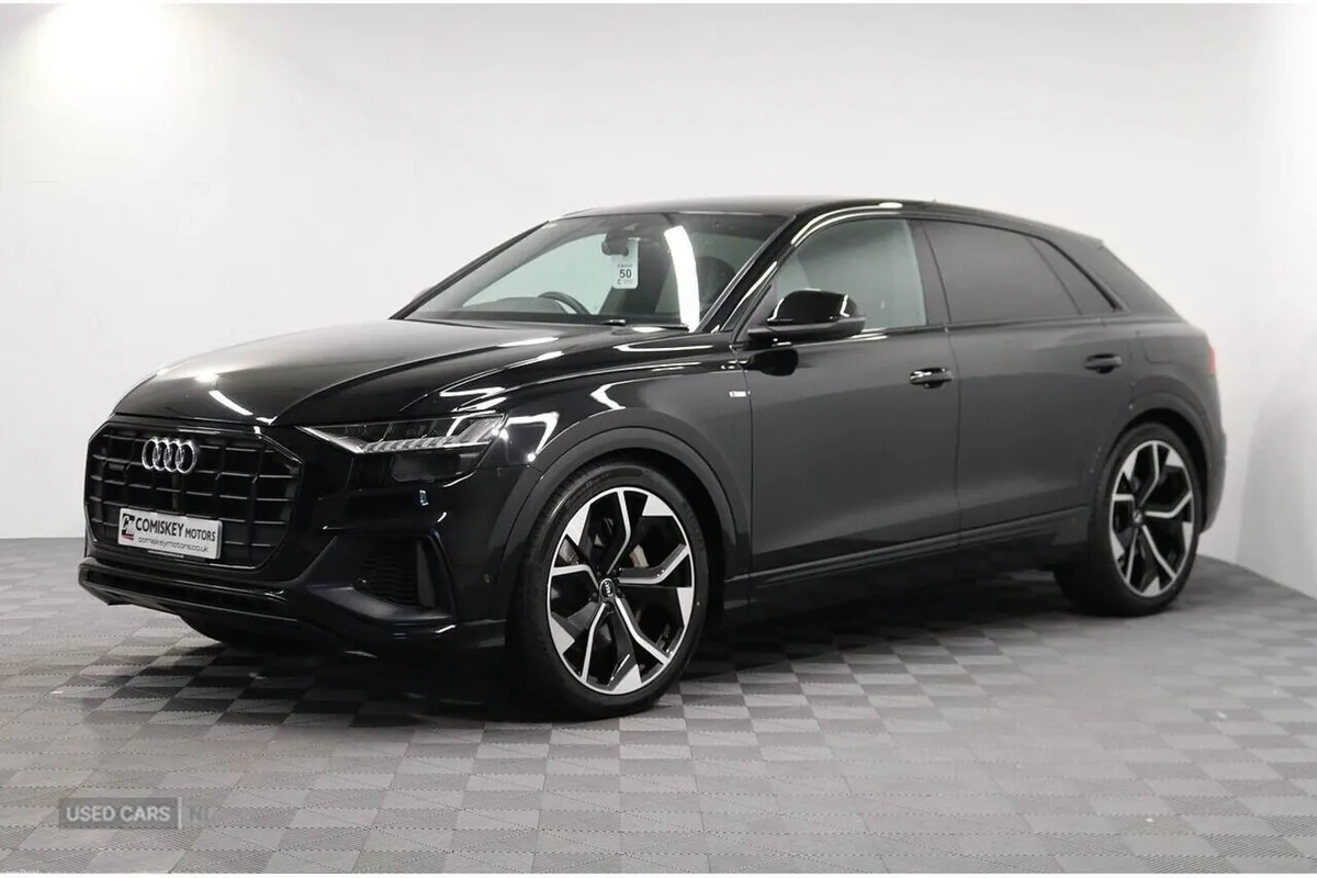 Audi Q8 TFSIe V6 Black Edition - Image 3