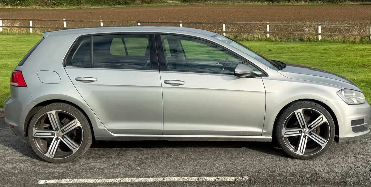 Volkswagen Golf 2014 - Image 2