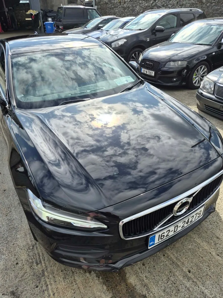 2016 Volvo S90 D4 Momentum GT - Image 2