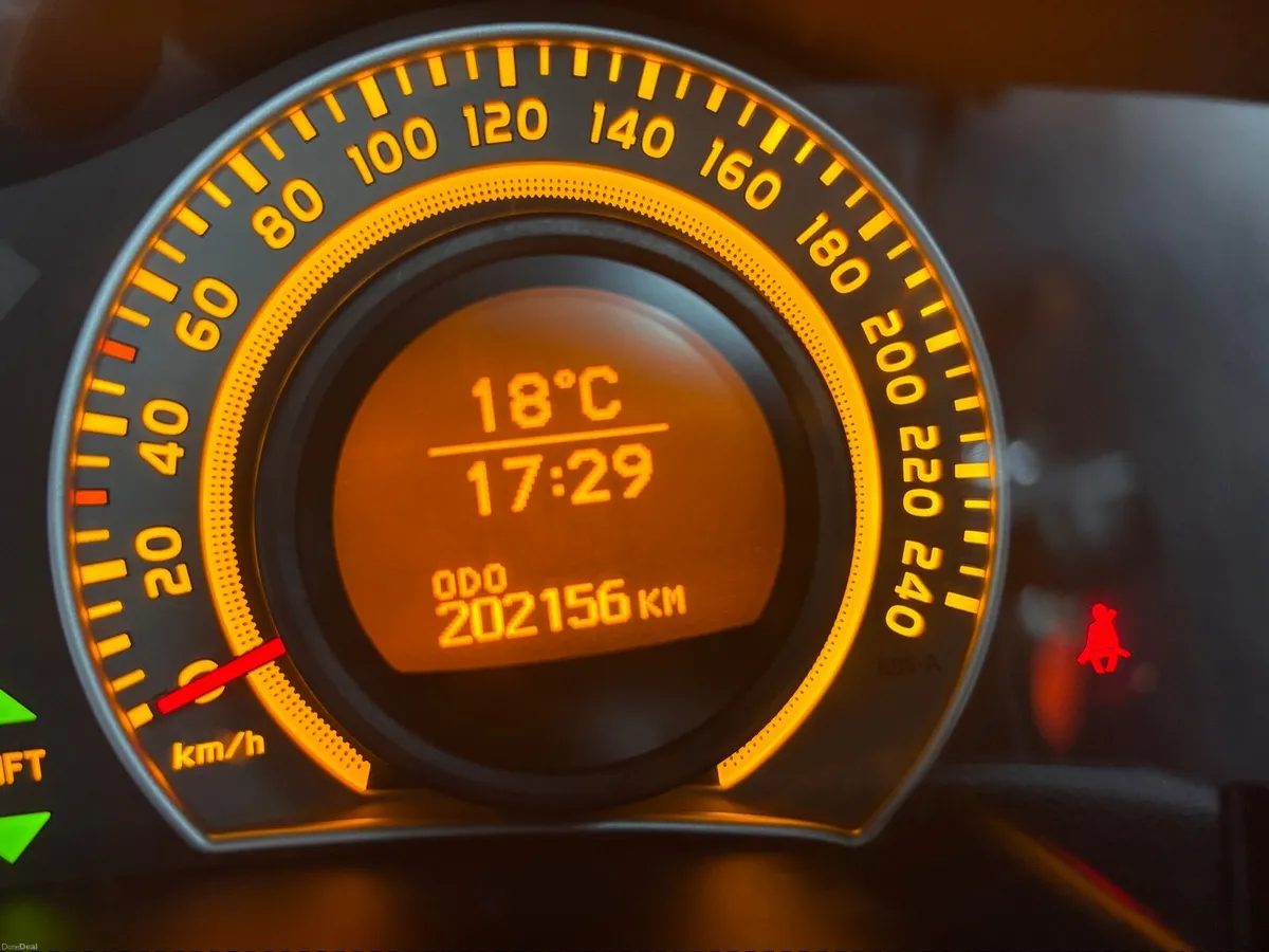 Toyota Auris 2007 - Image 2