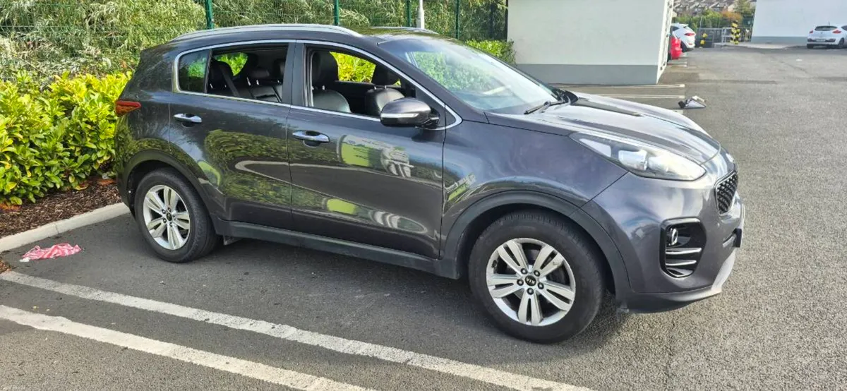 Kia Sportage EX – Leather Seats, Pan Roof - Image 2