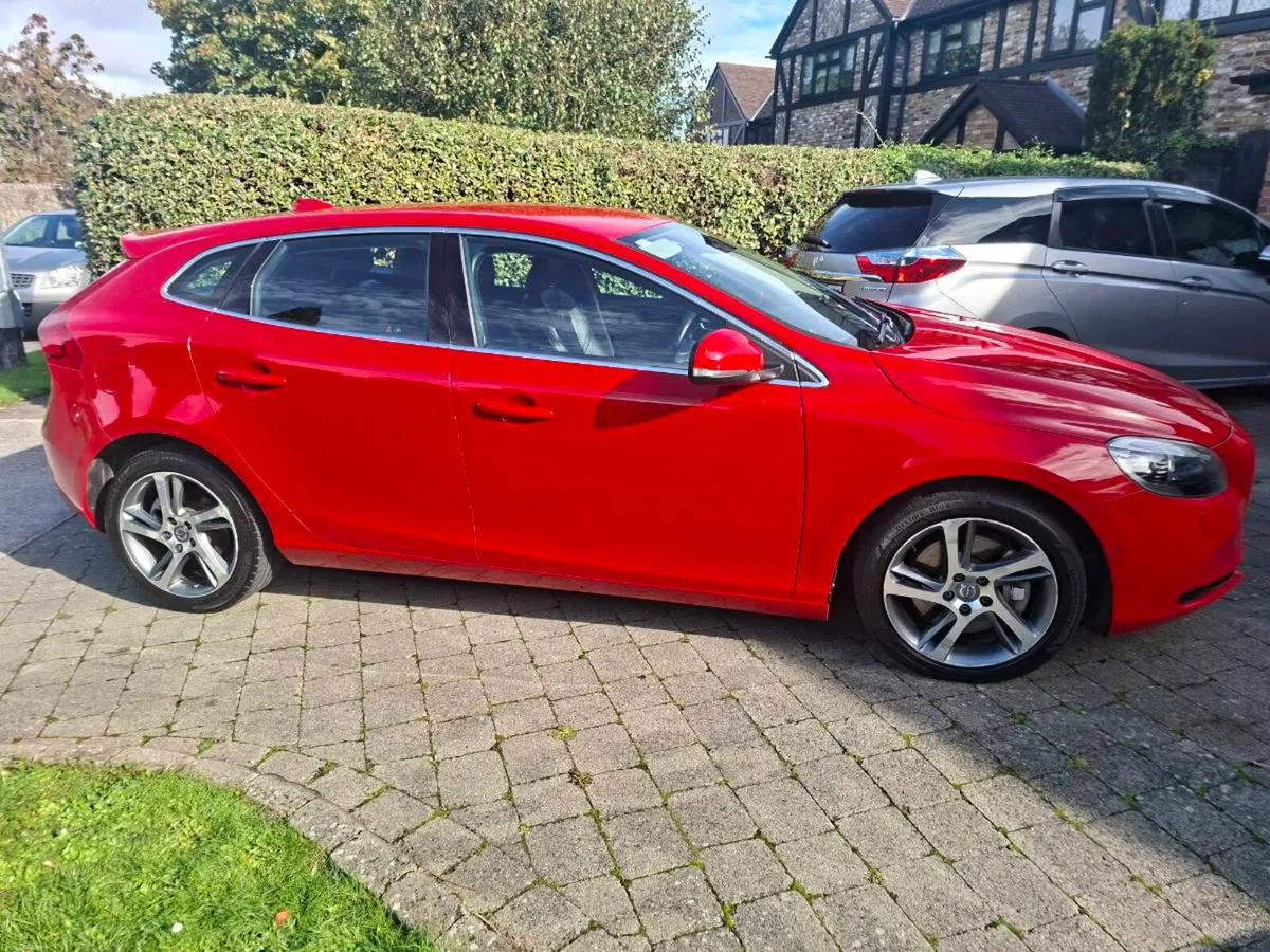 VOLVO V40 D4 2.0D AUTOMATIC R DESIGN 2016 SUPERB - Image 2
